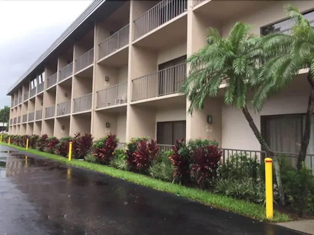 Hotel Baymont By Wyndham Bonita Springs Esterno foto
