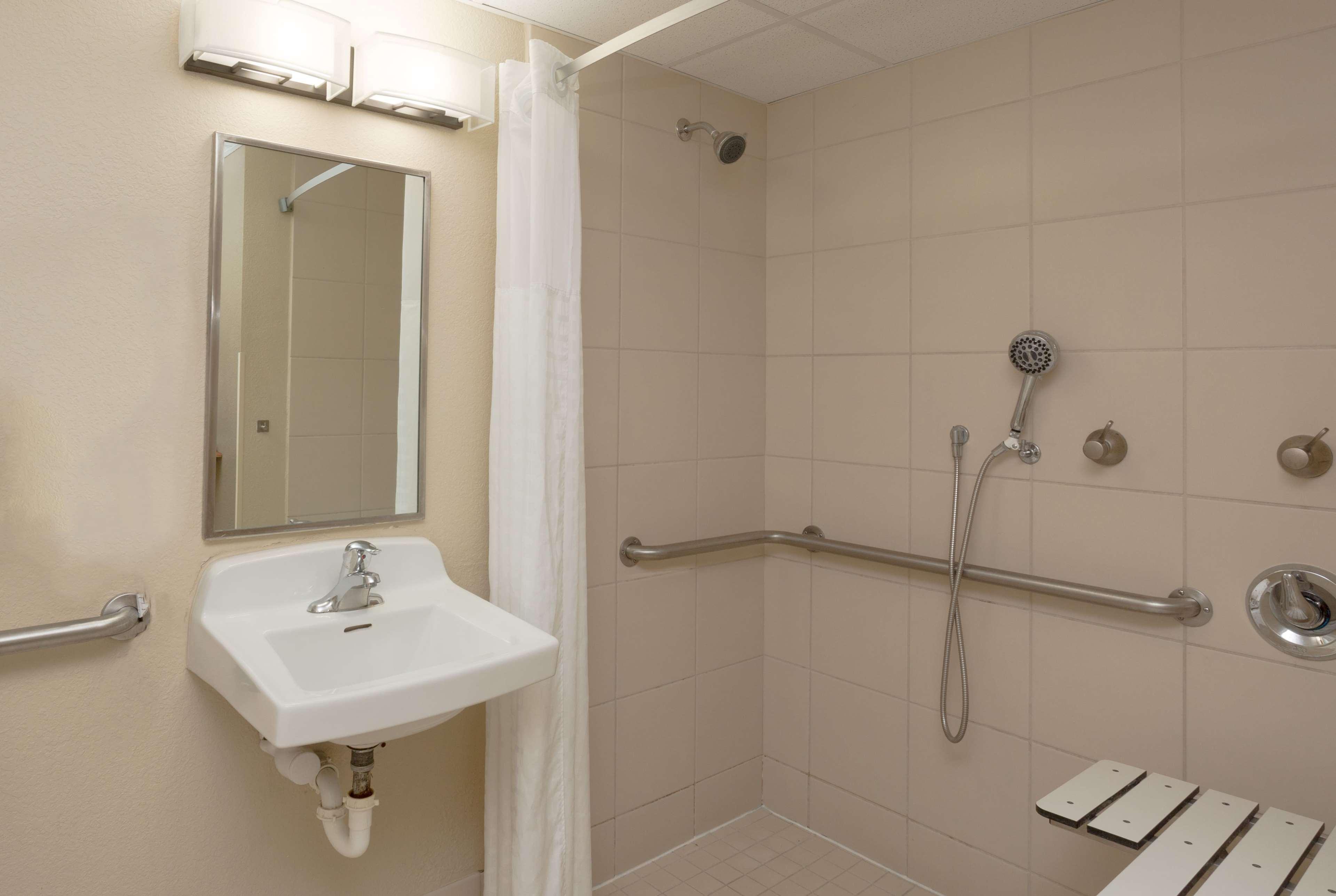 Hotel Baymont By Wyndham Bonita Springs Esterno foto