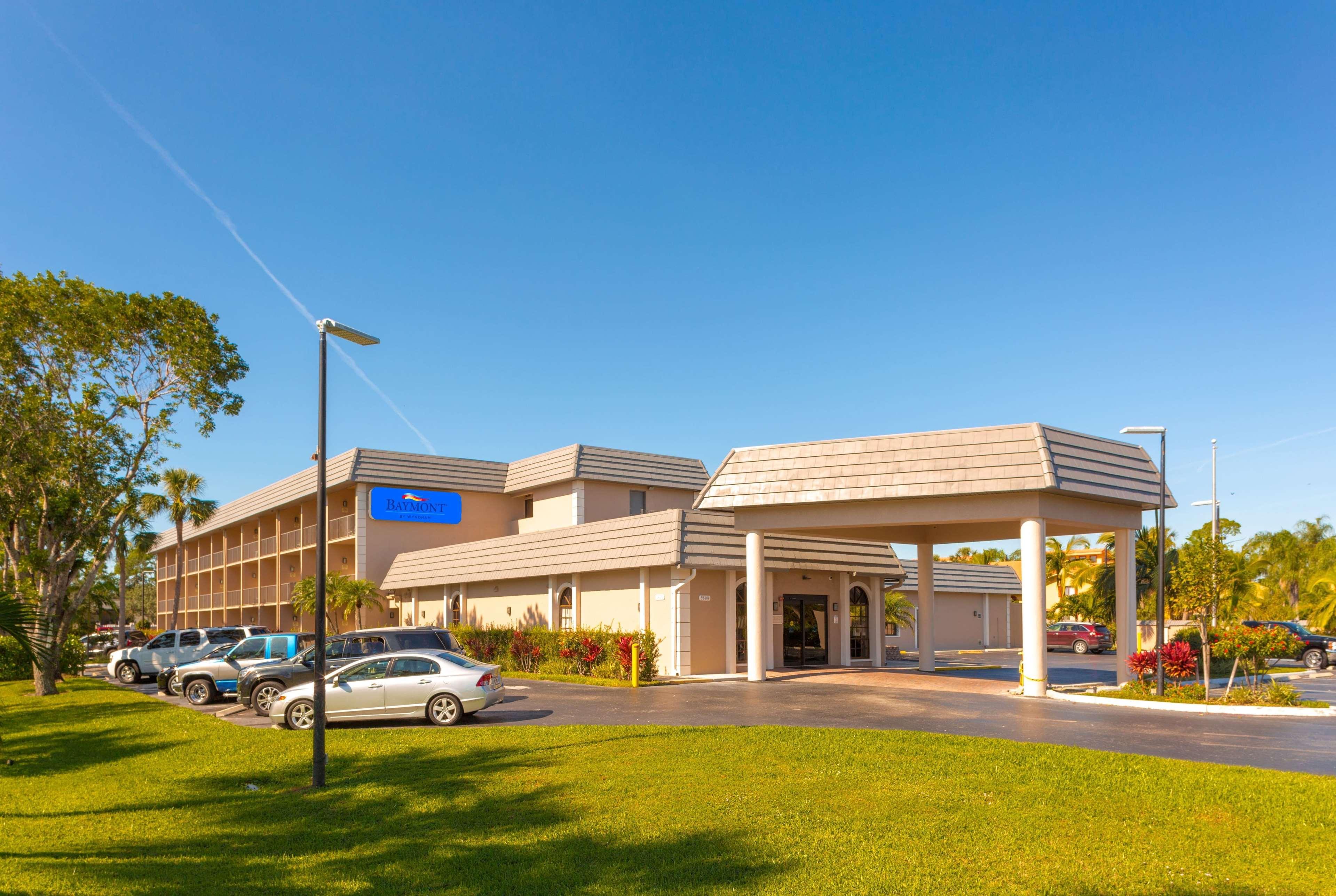 Hotel Baymont By Wyndham Bonita Springs Esterno foto